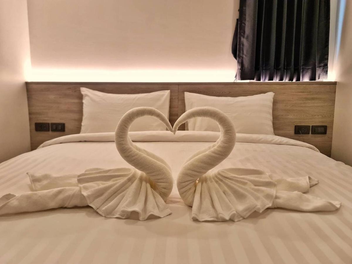 Deluxe Double Room Shower