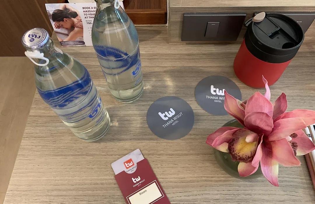 Thana Wisut Hotel-1
